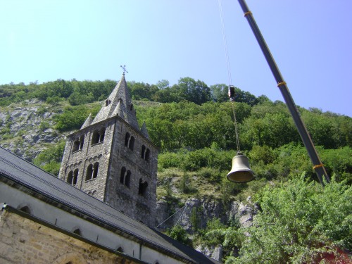 Cloches - Abbaye de St Maurice (VS) montée du bourdon .JPG