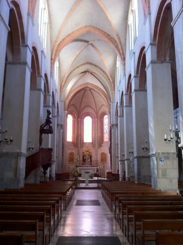 Grenoble cathédrale nef.JPG
