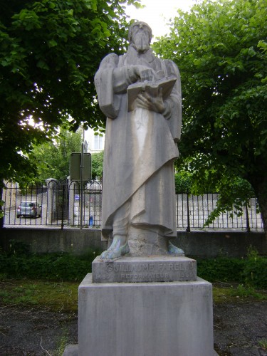 La Chaux-de-Fonds Temple Farel statue.JPG