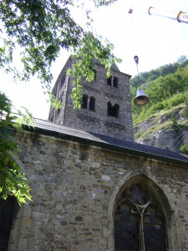 Abbaye de St Maurice - envol vers le clocher.JPG
