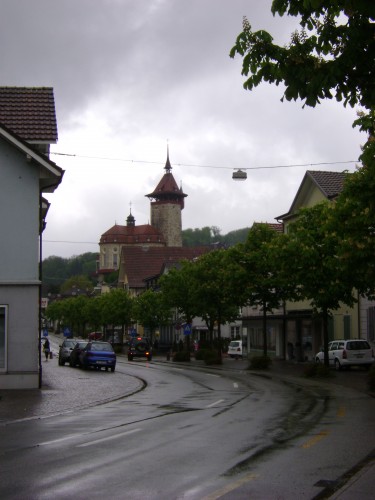 Niedergösgen - église depuis le village.JPG