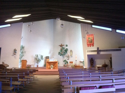 Villarepos nouvelle église intérieur.JPG