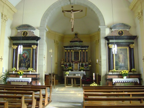 Lentigny église intérieur.JPG