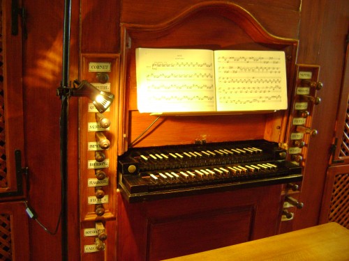Vuisternens-en-Ogoz orgue clavier.JPG