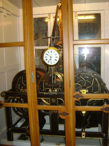 Thoune - Stadtkirche - ancienne horloge mécanique.JPG